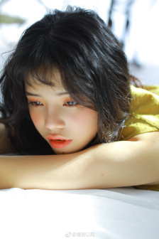 四个女学生的精油按摩